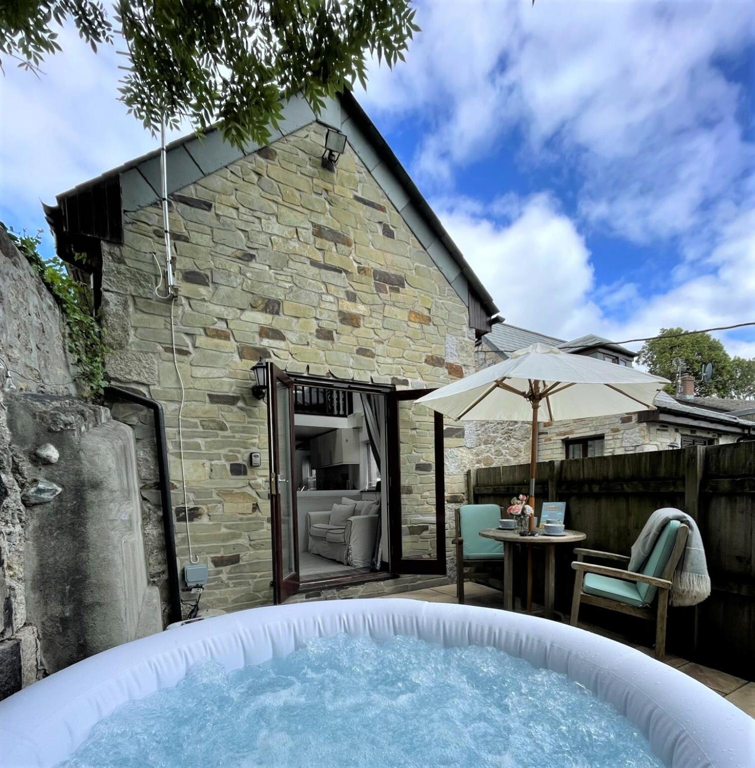 The Stables - Detached Cottage With Private Garden & Hot Tub 圣奥斯特尔 外观 照片