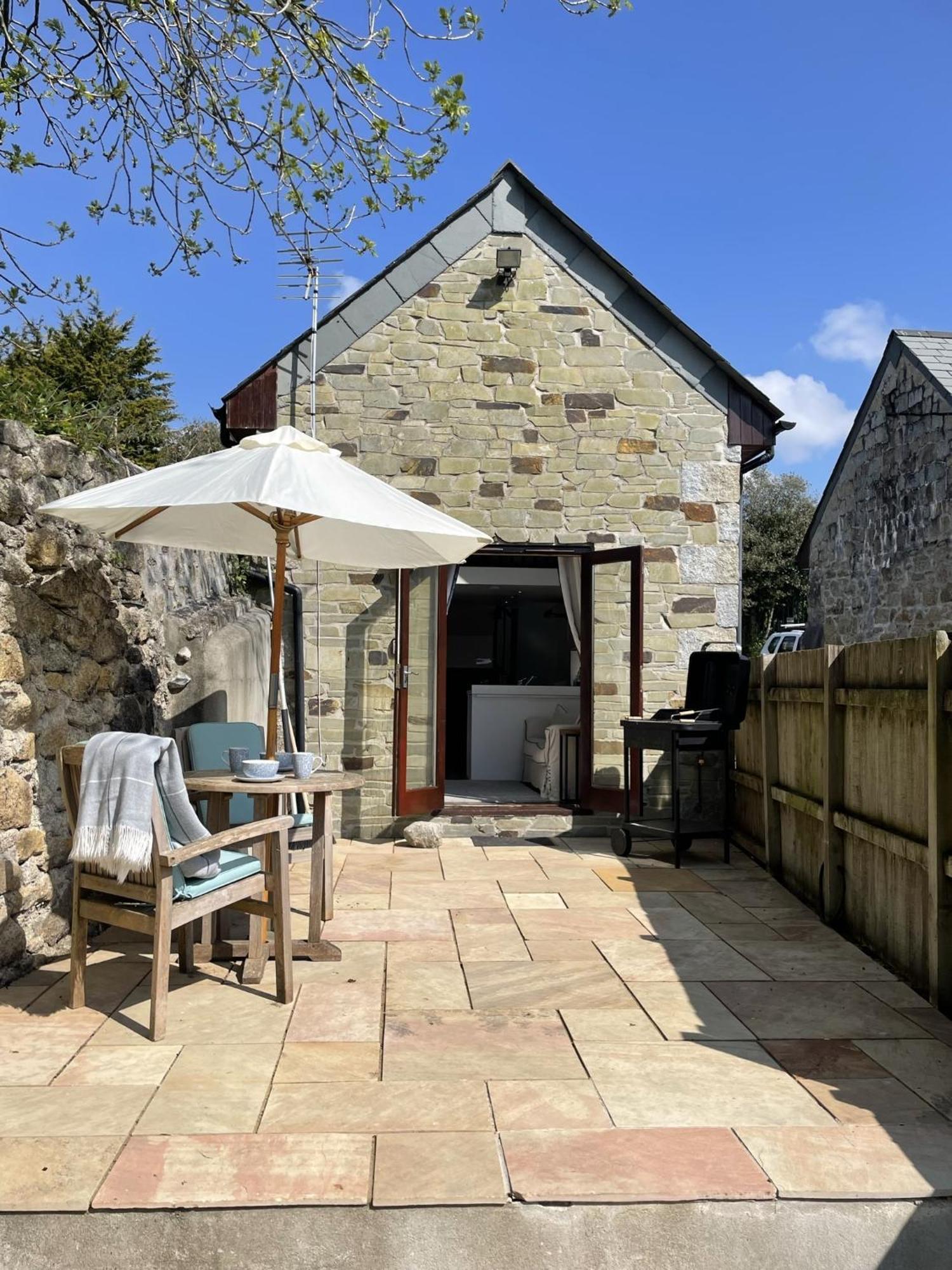 The Stables - Detached Cottage With Private Garden & Hot Tub 圣奥斯特尔 外观 照片